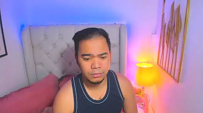 Snapshot of AsianZero chatting on February 6, 2025, 7:13 am AsianZero online show from February 6, 2025, 7:13 am