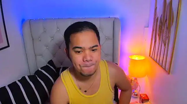 Snapshot of AsianZero chatting on February 10, 2025, 7:36 am AsianZero online show from February 10, 2025, 7:36 am