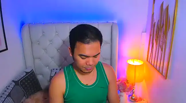 Snapshot of AsianZero chatting on February 13, 2025, 8:24 pm AsianZero online show from February 13, 2025, 8:24 pm