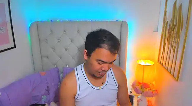 Snapshot of AsianZero chatting on February 25, 2025, 8:19 pm AsianZero online show from February 25, 2025, 8:19 pm