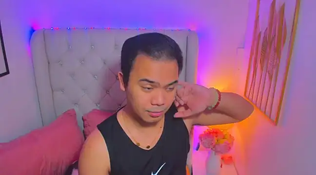 Snapshot of AsianZero chatting on March 4, 2025, 5:13 pm AsianZero online show from March 4, 2025, 5:13 pm