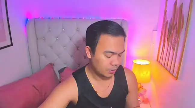 Snapshot of AsianZero chatting on March 5, 2025, 5:18 pm AsianZero online show from March 5, 2025, 5:18 pm