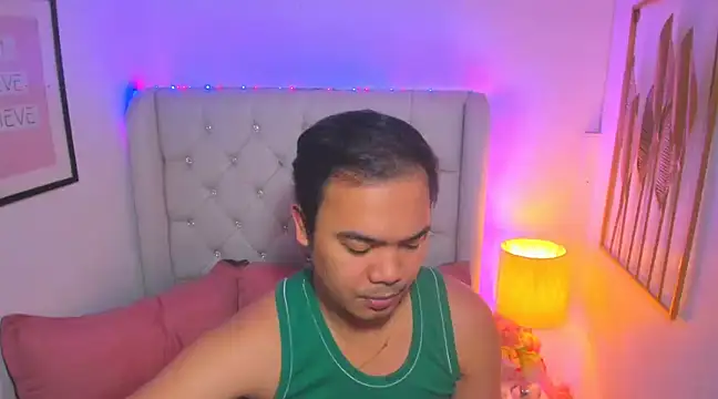 Snapshot of AsianZero chatting on March 14, 2025, 5:35 pm AsianZero online show from March 14, 2025, 5:35 pm