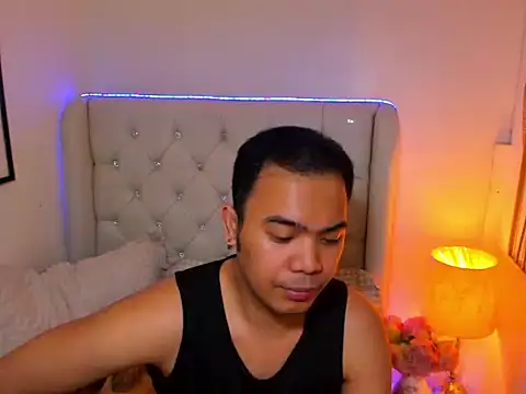 Snapshot of AsianZero chatting on February 26, 2026, 6:29 pm AsianZero online show from February 26, 2026, 6:29 pm