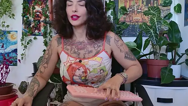 Snapshot of TaliMajesty chatting on April 28, 2026, 11:26 am TaliMajesty online show from April 28, 2026, 11:26 am