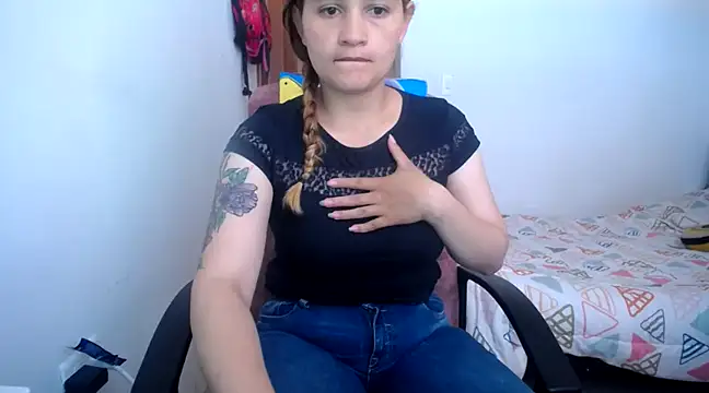 Snapshot of Mia_davis01 chatting on January 21, 2025, 1:22 pm Mia davis01 online show from January 21, 2025, 1:22 pm