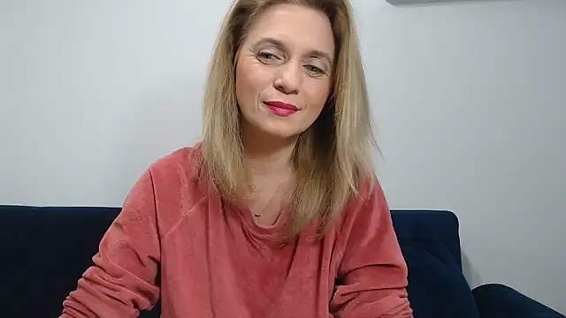 Snapshot of MysticCreature chatting on March 3, 2025, 4:14 am MysticCreature online show from March 3, 2025, 4:14 am