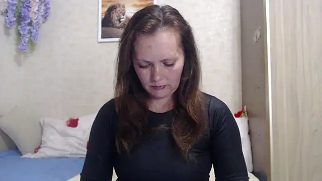 Snapshot of SheLion chatting on October 19, 2025, 4:29 pm SheLion online show from October 19, 2025, 4:29 pm