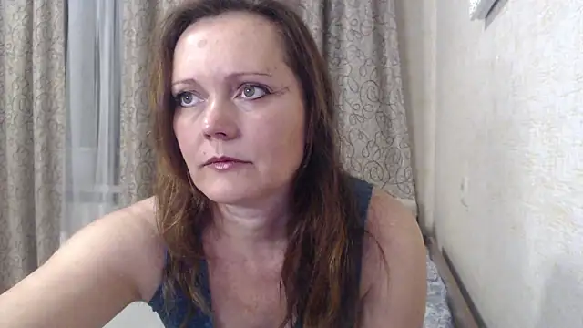 Snapshot of SheLion chatting on December 4, 2025, 4:27 pm SheLion online show from December 4, 2025, 4:27 pm