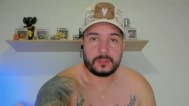 camilo restrepo21 online show from April 5, 2026, 11:35 pm