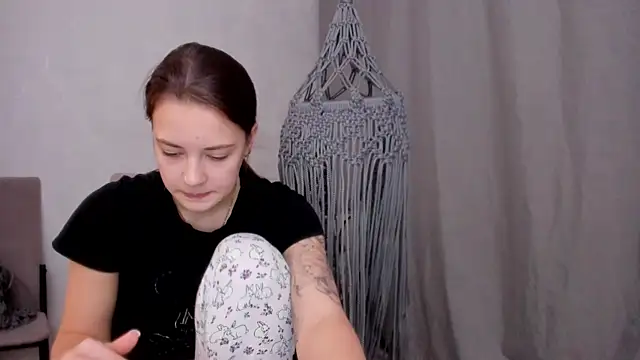 why again me online show from March 5, 2025, 6:23 pm