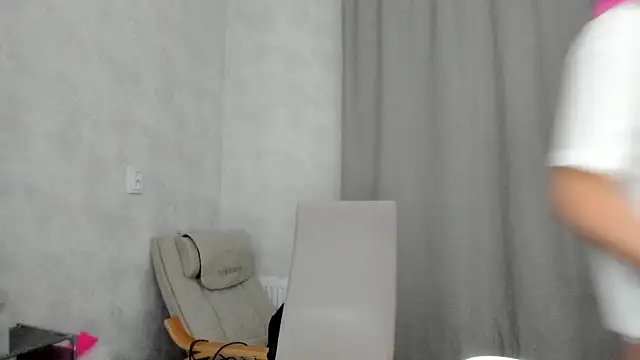 Snapshot of why_again_me chatting on January 18, 2026, 6:34 pm why again me online show from January 18, 2026, 6:34 pm