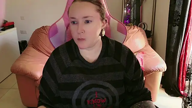 Snapshot of kisicaxx chatting on January 25, 2025, 11:34 am kisicaxx online show from January 25, 2025, 11:34 am