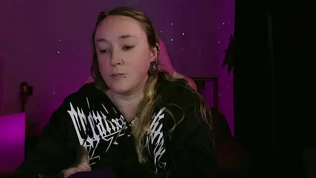 Snapshot of kisicaxx chatting on February 4, 2025, 6:27 pm kisicaxx online show from February 4, 2025, 6:27 pm