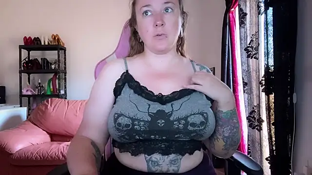 Snapshot of kisicaxx chatting on September 22, 2025, 5:42 am kisicaxx online show from September 22, 2025, 5:42 am