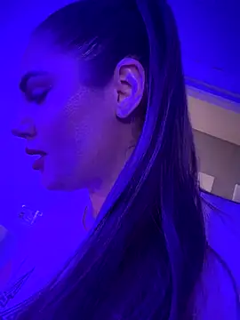 lovely beast online show from November 18, 2025, 5:28 pm