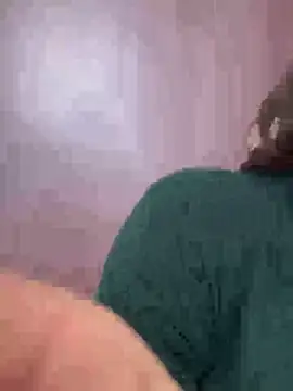 Snapshot of lovely_beast chatting on December 18, 2025, 5:41 pm lovely beast online show from December 18, 2025, 5:41 pm