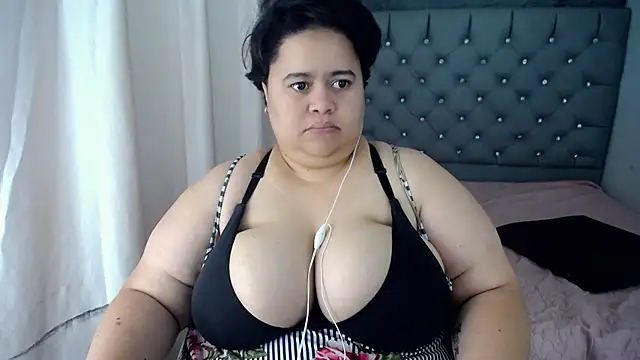 hotlesby4uxxx online show from December 16, 2024, 5:00 pm