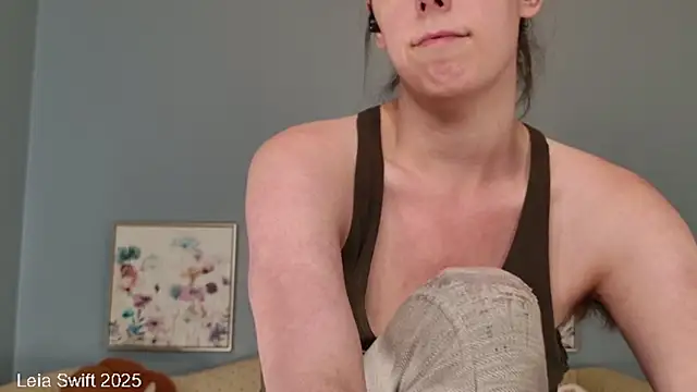 LeiaSwift online show from November 21, 2025, 3:33 pm