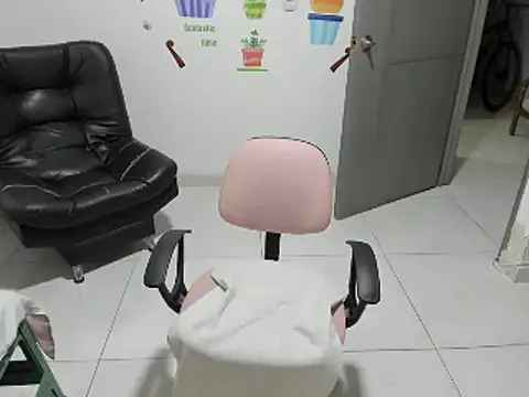 nicoledavis online show from February 1, 2025, 4:03 am