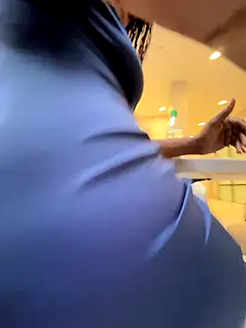 Snapshot of __Nessa__ chatting on December 21, 2025, 1:18 pm Nessa online show from December 21, 2025, 1:18 pm