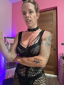 mommyselenafit  online show from May 30, 2026, 6:32 am