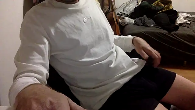 Snapshot of BADGUY2021 chatting on December 17, 2025, 6:36 pm BADGUY2021 online show from December 17, 2025, 6:36 pm