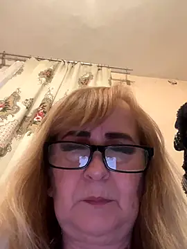 Irina2909xh online show from October 18, 2025, 10:10 pm