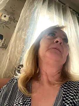 Irina2909xh online show from November 16, 2025, 9:37 am