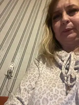 Irina2909xh online show from February 25, 2026, 6:28 pm