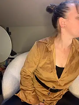 Snapshot of MissGirly chatting on September 30, 2025, 7:35 am MissGirly online show from September 30, 2025, 7:35 am