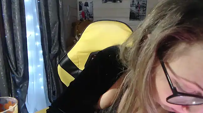 Snapshot of RubiLakros chatting on January 22, 2025, 10:15 pm RubiLakros online show from January 22, 2025, 10:15 pm