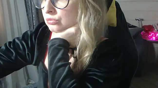 Snapshot of RubiLakros chatting on February 14, 2025, 10:36 pm RubiLakros online show from February 14, 2025, 10:36 pm