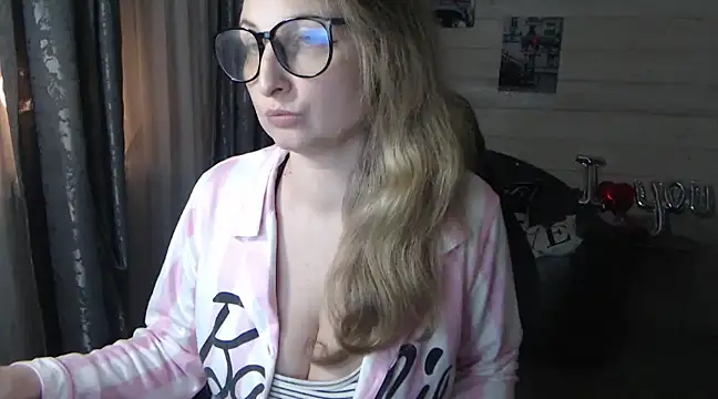 Snapshot of RubiLakros chatting on March 5, 2025, 4:24 pm RubiLakros online show from March 5, 2025, 4:24 pm