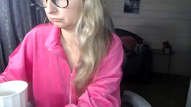 Snapshot of RubiLakros chatting on September 20, 2025, 11:00 am RubiLakros online show from September 20, 2025, 11:00 am