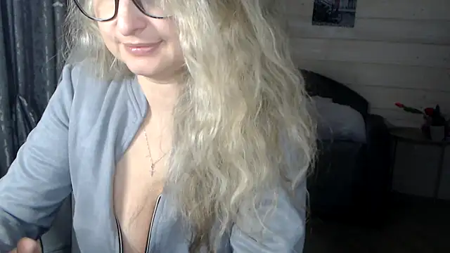 Snapshot of RubiLakros chatting on November 6, 2025, 12:17 pm RubiLakros online show from November 6, 2025, 12:17 pm