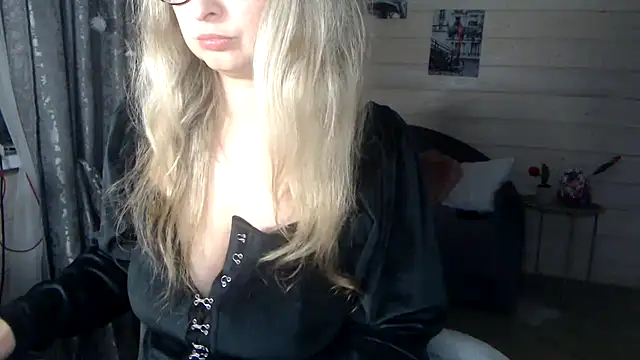 Snapshot of RubiLakros chatting on November 24, 2025, 8:19 pm RubiLakros online show from November 24, 2025, 8:19 pm