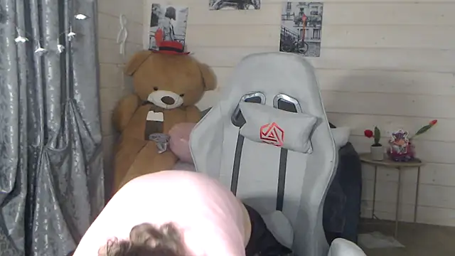 Snapshot of RubiLakros chatting on November 28, 2025, 12:08 pm RubiLakros online show from November 28, 2025, 12:08 pm