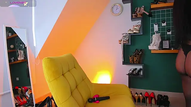 Ashley leon  online show from February 13, 2026, 1:29 pm