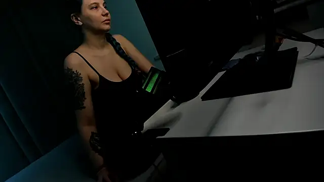 Snapshot of JuliaBusty chatting on January 10, 2026, 4:58 am JuliaBusty online show from January 10, 2026, 4:58 am