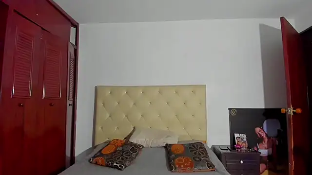 Snapshot of LUISSA_ chatting on February 13, 2025, 10:44 am LUISSA online show from February 13, 2025, 10:44 am