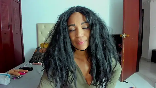 Snapshot of LUISSA_ chatting on March 8, 2025, 12:20 pm LUISSA online show from March 8, 2025, 12:20 pm