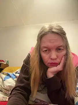 Snapshot of Susanel chatting on December 14, 2024, 10:07 pm Susanel online show from December 14, 2024, 10:07 pm