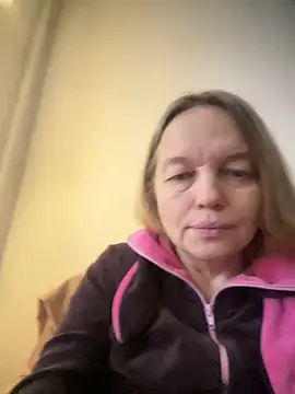 Snapshot of Susanel chatting on December 15, 2024, 10:50 am Susanel online show from December 15, 2024, 10:50 am