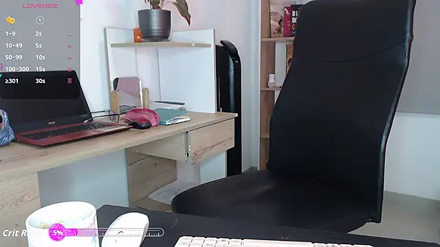 Snapshot of BriannaLorens chatting on November 5, 2025, 12:49 pm BriannaLorens online show from November 5, 2025, 12:49 pm