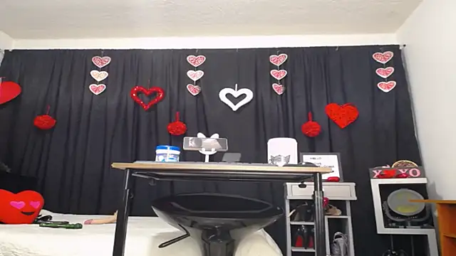Snapshot of Litas_Secrets chatting on February 6, 2025, 10:00 pm Litas Secrets online show from February 6, 2025, 10:00 pm