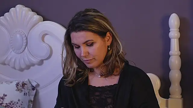 Snapshot of FeliciaKrige chatting on February 16, 2025, 2:20 am FeliciaKrige online show from February 16, 2025, 2:20 am
