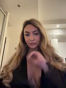 Snapshot of YaaraCollins chatting on February 26, 2026, 6:40 pm YaaraCollins online show from February 26, 2026, 6:40 pm