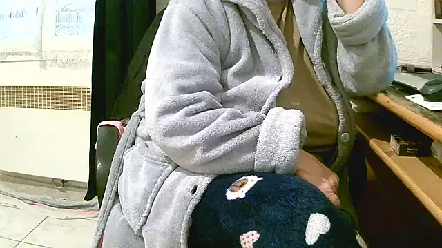 Snapshot of douceur63 chatting on December 1, 2025, 11:48 am douceur63 online show from December 1, 2025, 11:48 am