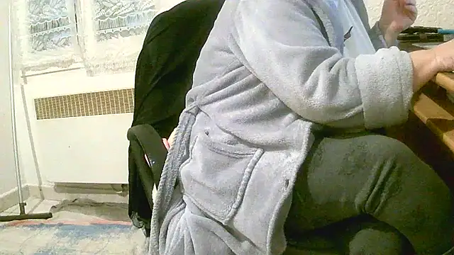 Snapshot of douceur63 chatting on December 16, 2025, 11:48 am douceur63 online show from December 16, 2025, 11:48 am